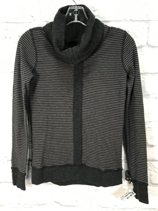 Stylish sweatshirt for casual hangouts -Athletic Sweatshirt Crewneck By Lululemon In Black & Grey, Size: Xs