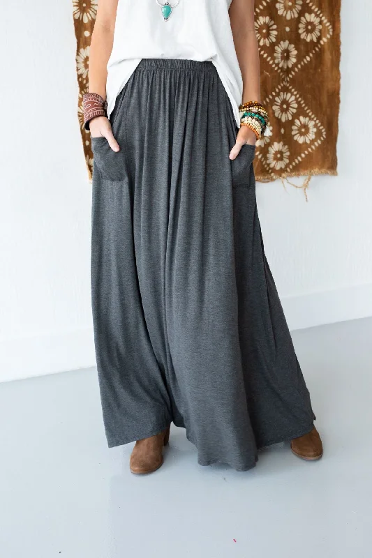 Skirts for trendy fall outfits -The Perfect Pocketed Maxi Skirt - Charcoal