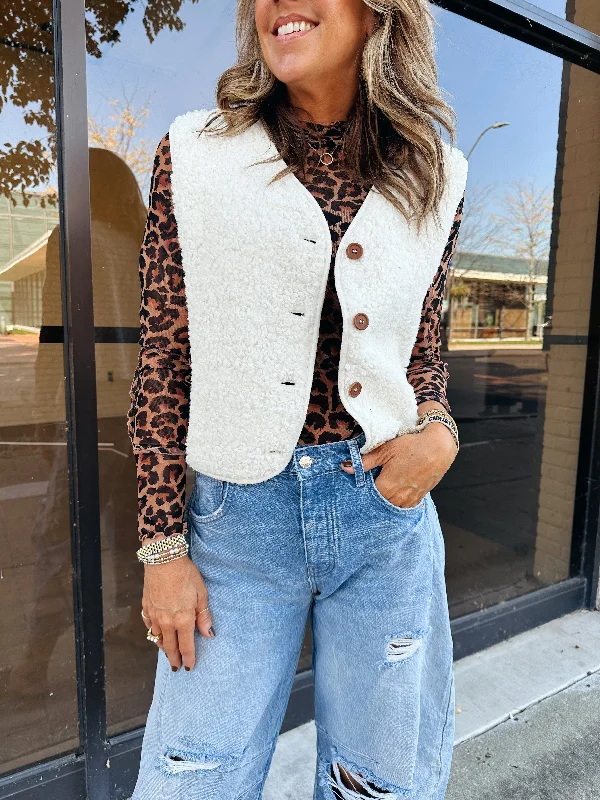 Trendy cropped jackets for a modern look -Calle Vest