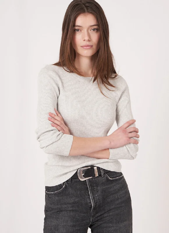 Trendy sweatshirt with a unique zipper design -Warm sweatshirt with a cozy fleece lining -Crewneck Ribbed Cotton Viscose Sweater