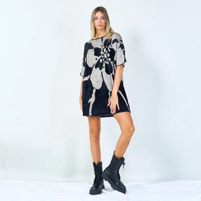 Relaxed sweatshirt with modern details for unique looks -Stylish sweatshirt for chic casual style -Floral print oversized tunic sweater wholesale