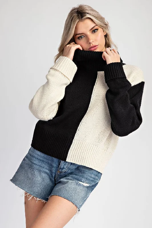 Cozy sweatshirt for layering with outerwear -Cozy sweatshirt with a hood for added warmth -COLOUR BLOCK TURTLENECK SWEATER