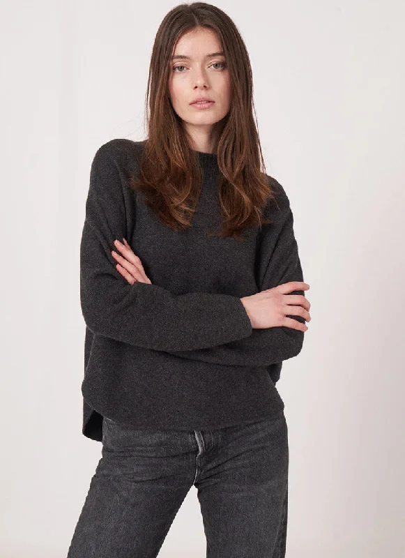 Comfortable sweatshirt with a kangaroo pocket for functionality -Cozy sweatshirt with unique patterns for a fun look -Long-Sleeve Shirttail Wool Cashmere Sweater