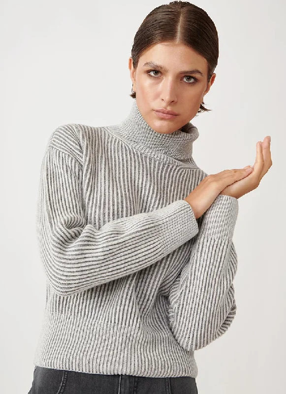 Soft cotton sweatshirt with relaxed fit -Relaxed sweatshirt with a casual vibe for the weekend -Ribbed Wool-Blend Turtleneck Sweater