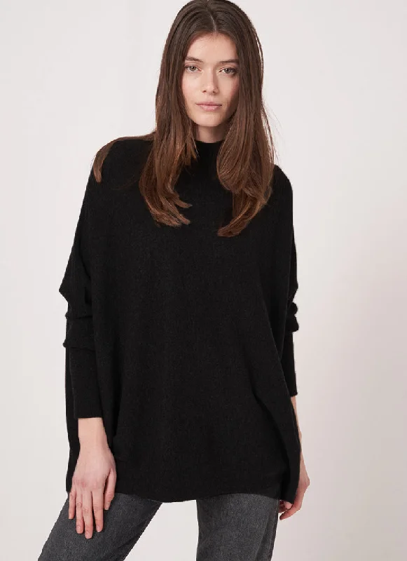 Trendy sweatshirt with a high neckline for added warmth -Soft sweatshirt with embroidery for added detail -Wool Cashmere Tunic Sweater