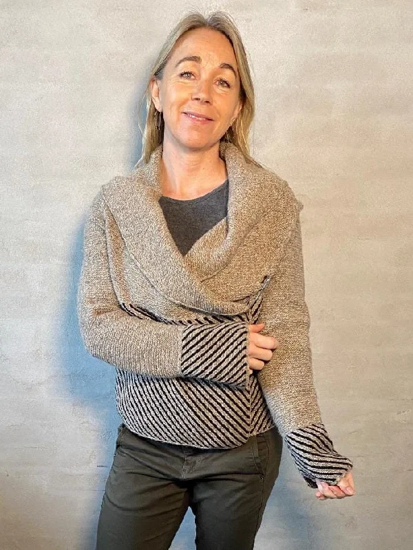 Comfortable cardigan with a slight stretch for a perfect fit -Diva jacket by Hanne Falkenberg, No 20 knitting kit