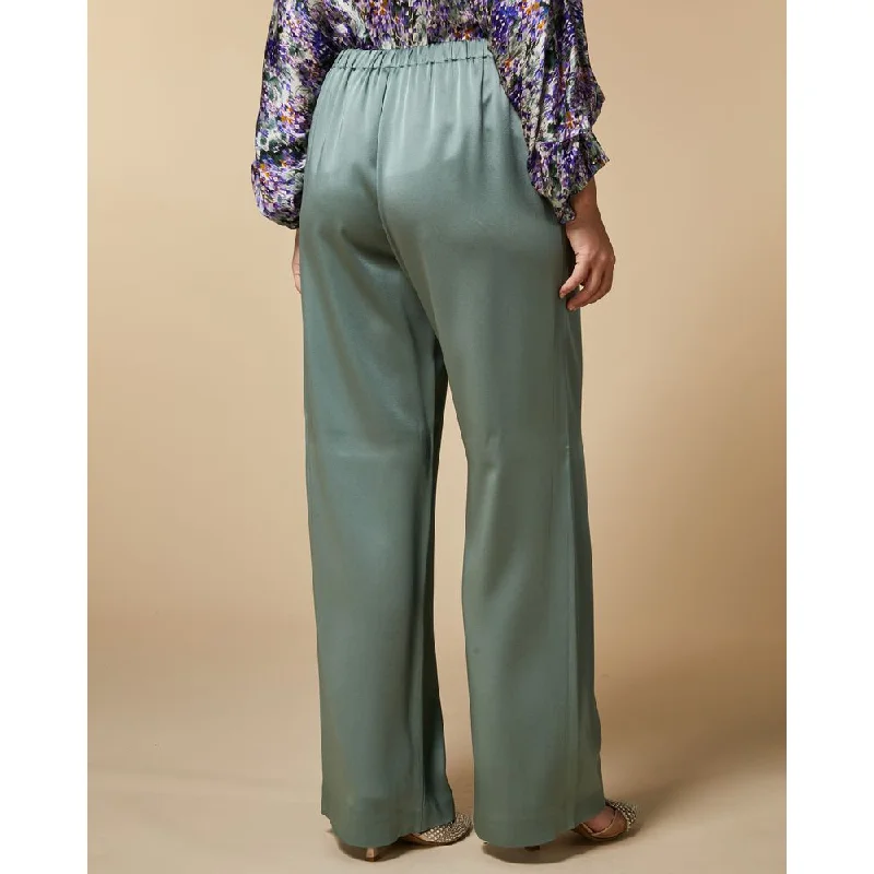 Classic pants for timeless style -REGALO